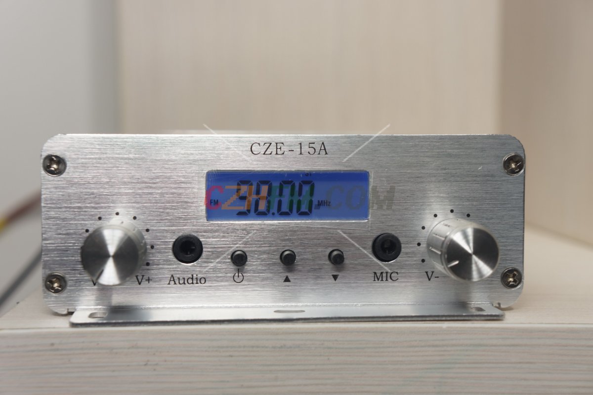 (imagen para) 15 vatios Transmisor FM estéreo [CZE-15A] + fuente de alimentación + antena - Pinche Imagen para Cerrar