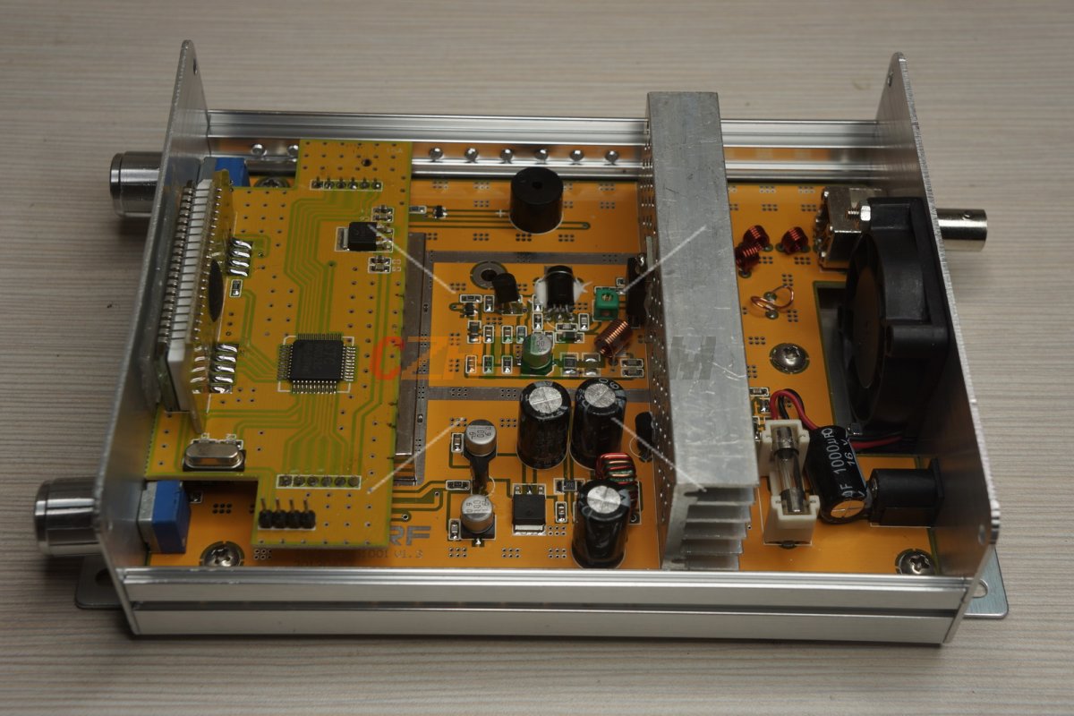 (imagen para) 15 vatios Transmisor FM estéreo [CZE-15A] + fuente de alimentación + antena - Pinche Imagen para Cerrar