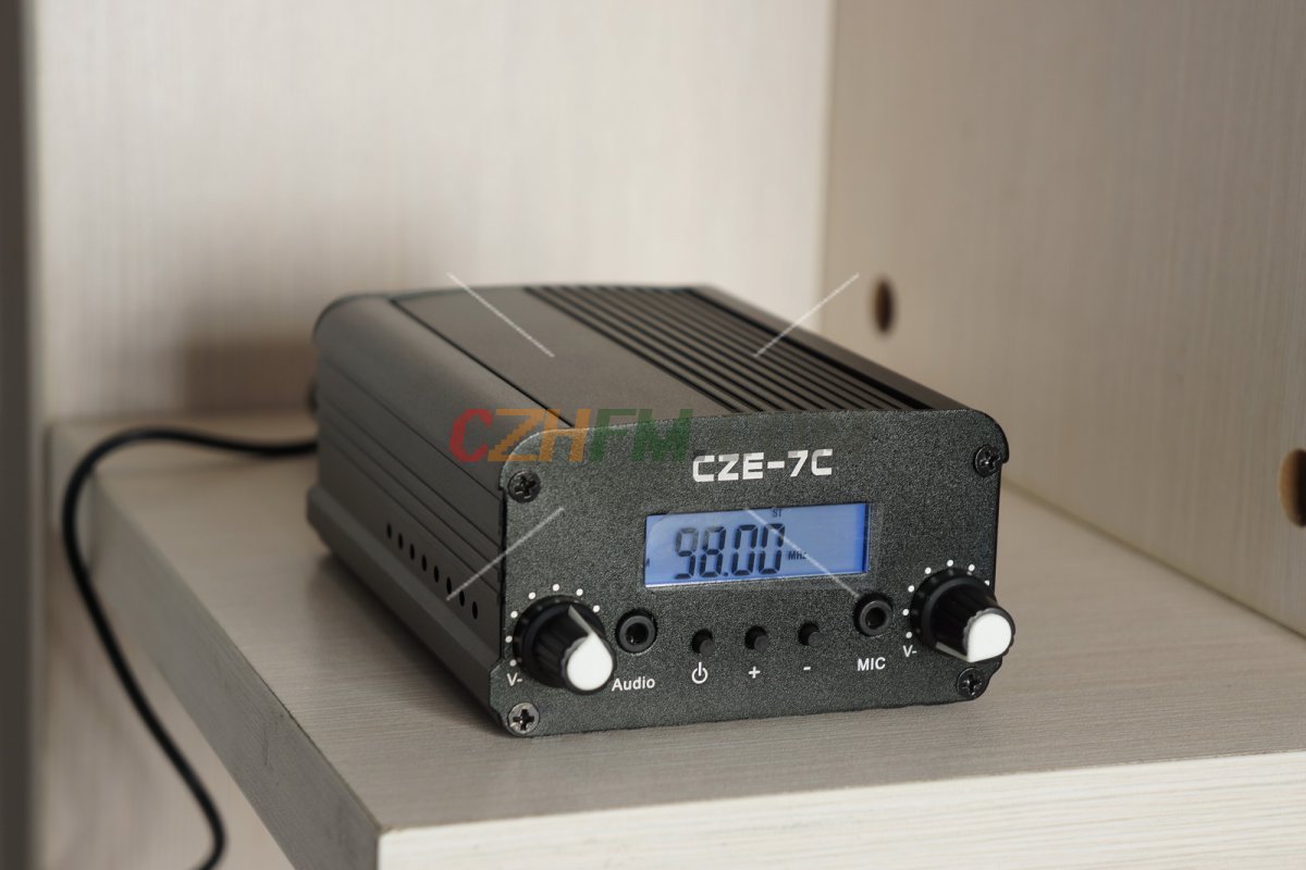 (imagen para) 7vatios Transmisor FM estéreo [CZE-7C] + Fuente de alimentación + Antena - Pinche Imagen para Cerrar