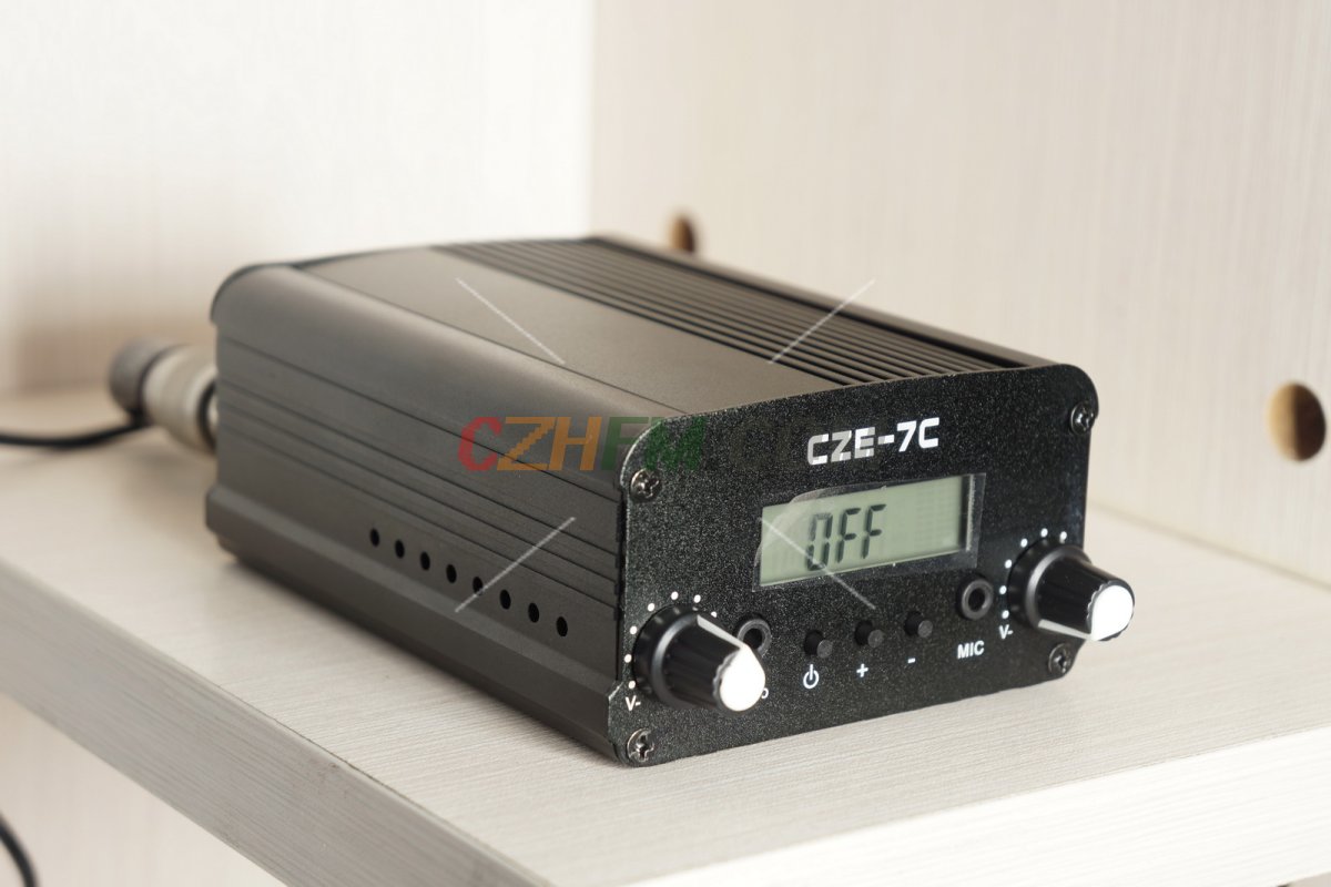 (imagen para) 7vatios Transmisor FM estéreo [CZE-7C] + Fuente de alimentación + Antena - Pinche Imagen para Cerrar