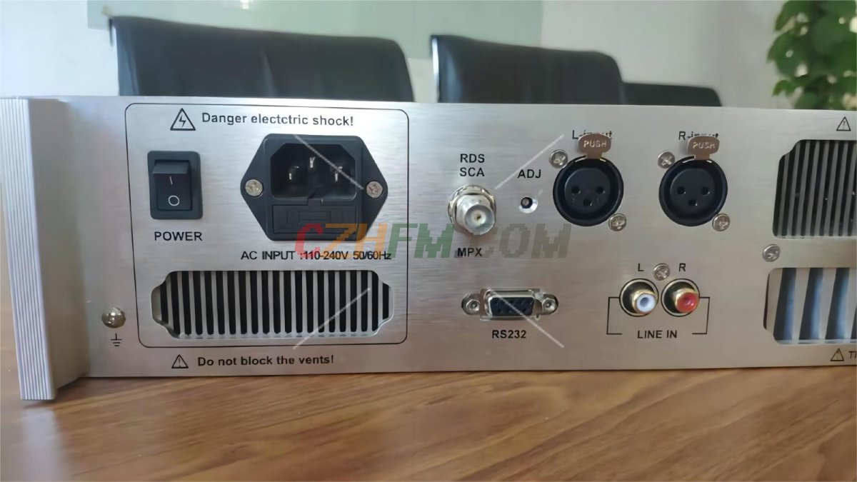(imagen para) 1KW FM transmisor de transmisión (CZE-T1K1) - Pinche Imagen para Cerrar