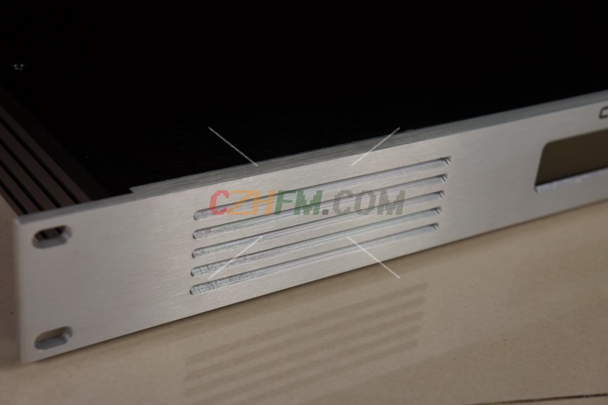 (imagen para) New 1U 0-50 Watt Professional FM Transmitter [CZE-T501] - Pinche Imagen para Cerrar